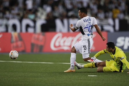 Junior derrota a Botafogo con un doblete de Carlos Bacca