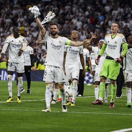 Los jugadores del Real Madrid celebran el pase a la final en un restaurante